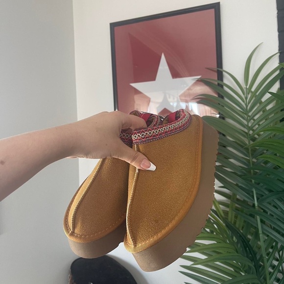 Slipper Boots - Picture 2 of 5